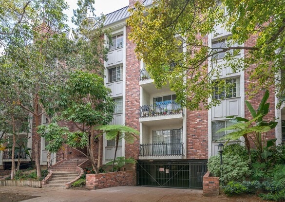 Building Photo - 1375 Kelton Ave Unit 103 Rental
