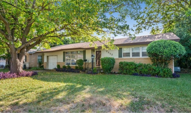 Building Photo - 2217 N 42nd St