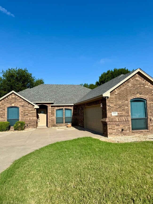 Building Photo - Four bedroom home located in prime neighbo...