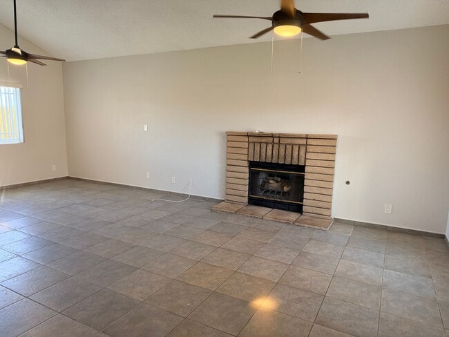 Photo - 3+2.5 Two Story in Tehachapi City