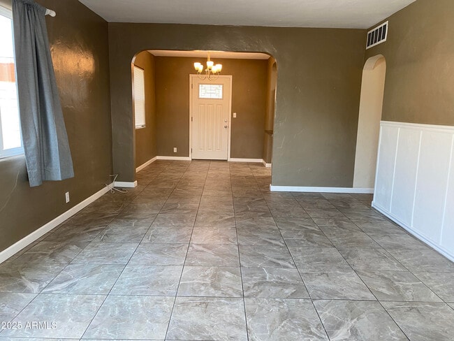 Building Photo - 2837 N 24th Pl Rental
