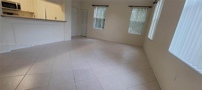 Photo - 6824 W Sample Rd Unidad 6824