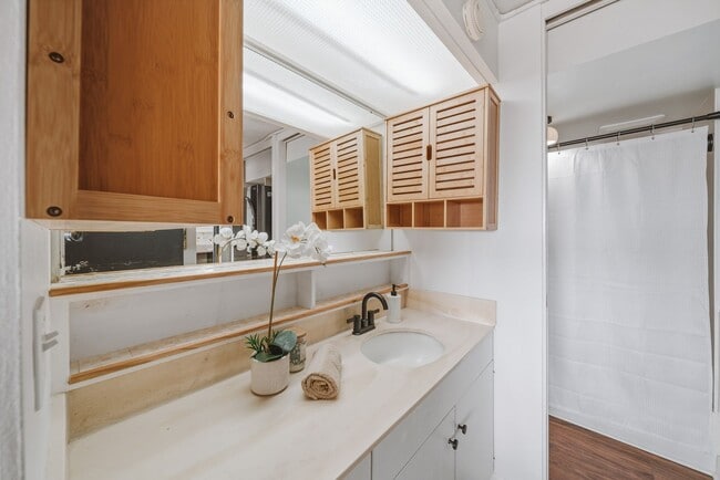 Photo - Mott Smith Laniloa