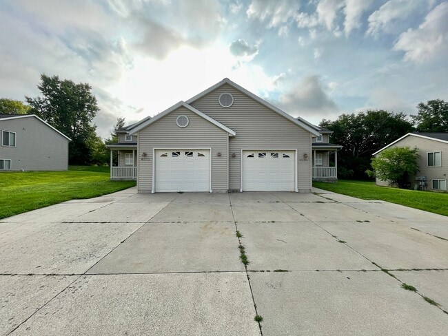 Building Photo - Stauffer Ave SE 4512/4514 Unit Stauffer Ave 4514 SE Rental