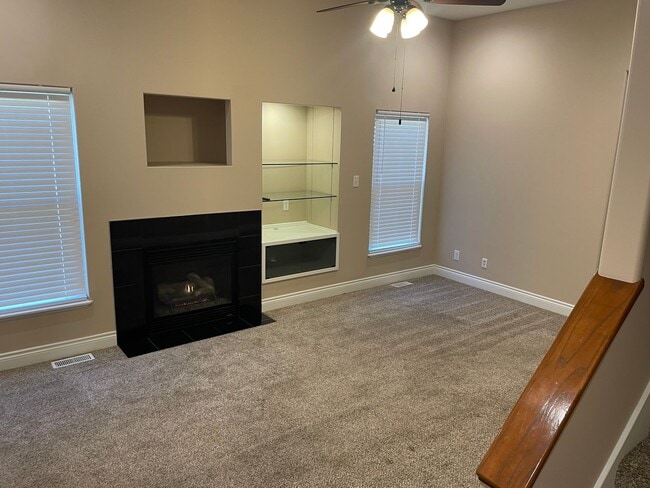 Photo - Beautiful 4 bedroom, 3 1/2 bath.