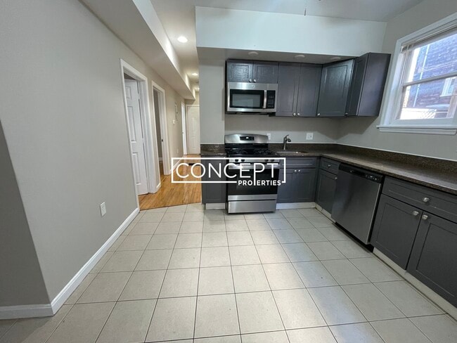 Building Photo - 68 Bellevue St Unit 1TS