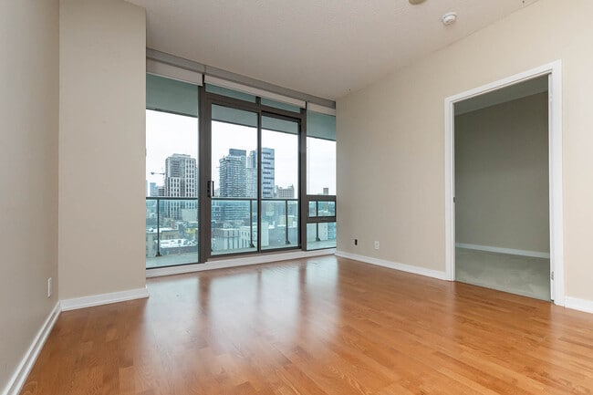 Photo - 33 Lombard St