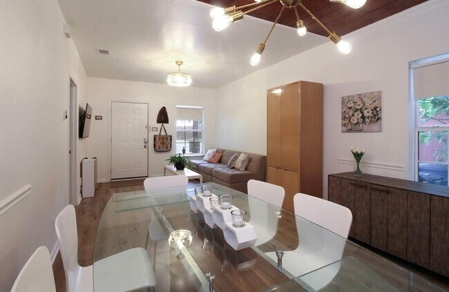 Photo - 5411 Hudson St