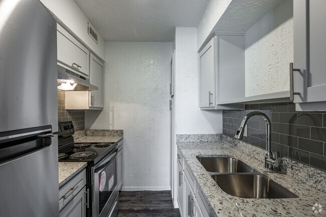 1BR, 1BA - 663SF