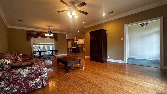 Photo - 10642 Molly Ave