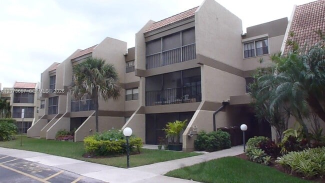 Building Photo - 240 Lakeview Dr Unit 109