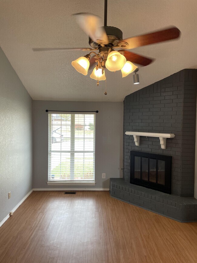 Photo - 2134 Lonnie Ln