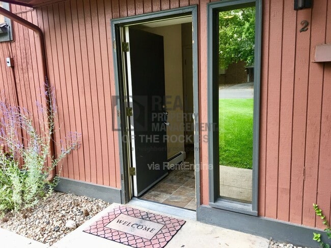 Building Photo - 1625 W Elizabeth St Unit J2