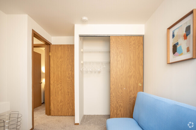 Woodridge Apartments