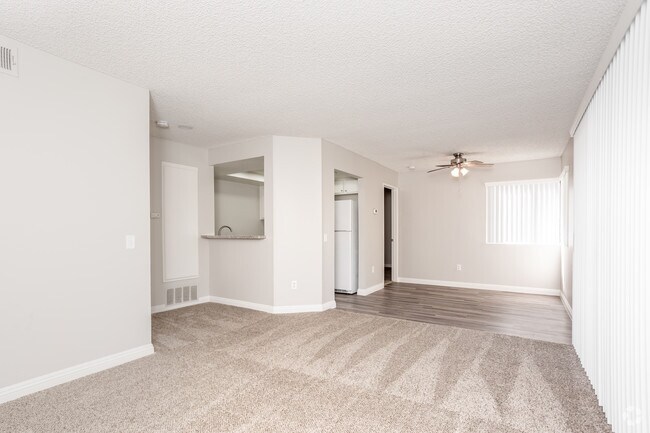 2BR, 2BA - 840 SF