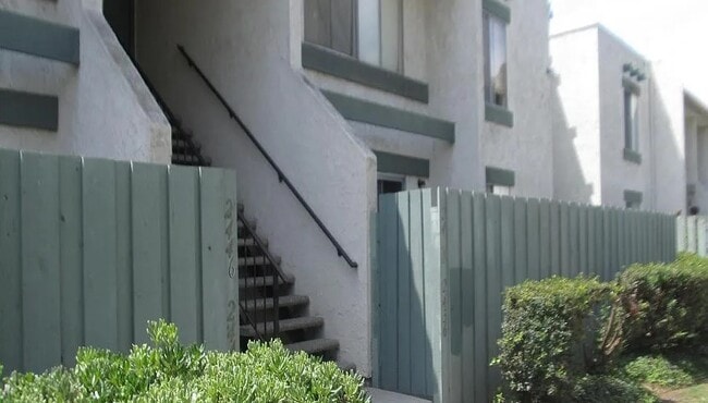 Building Photo - 2436 Bolker Dr