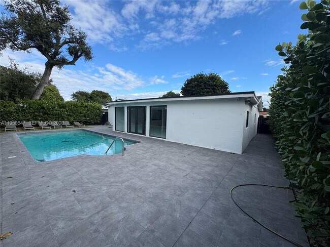 Photo - 575 NE 179th Dr