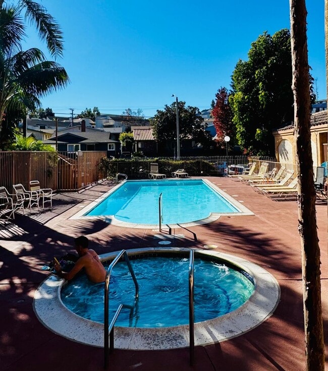 Photo - Remodelled 2 Bed 2 Bath For Rent at Signal Hill Unidad #10