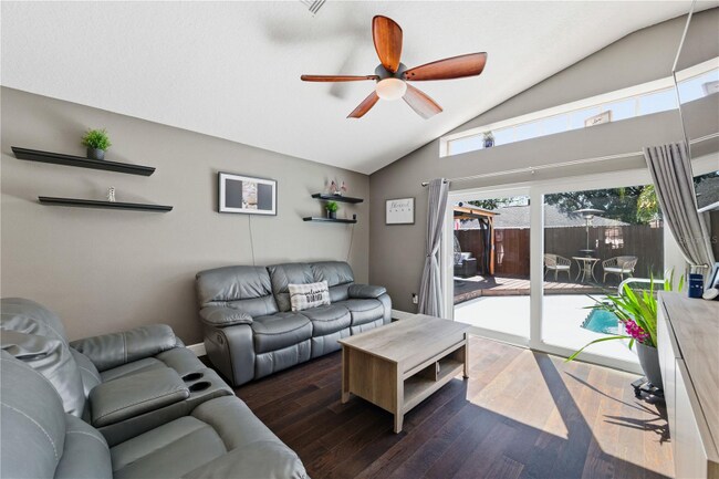 Photo - 7044 Woodhall Ave