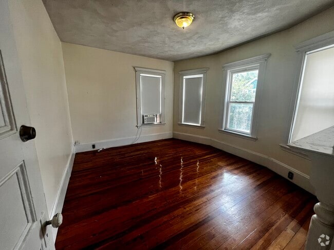 Building Photo - 63 Sycamore St Unit 1 Rental
