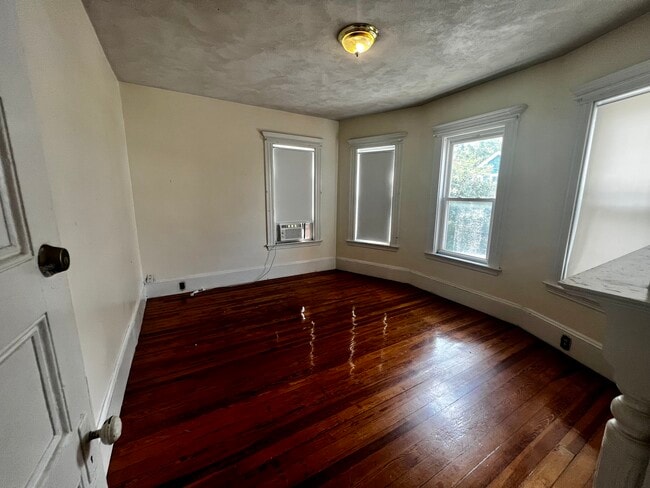 Building Photo - 63 Sycamore St Unit 1 Rental