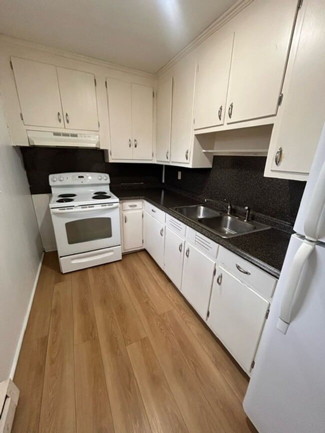 Photo - Briskwood Apartments Unit 3