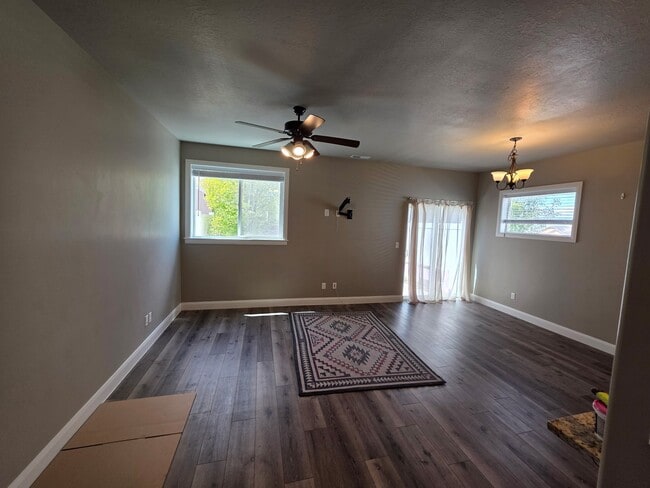 Photo - 485 1425 N St