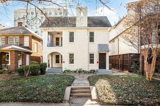 Building Photo - 4204 Prescott Ave Unit 2