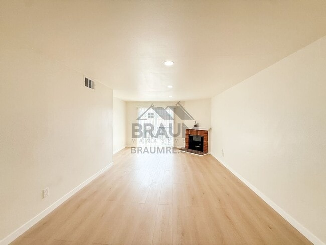 11839 Burbank Blvd Unidad 1