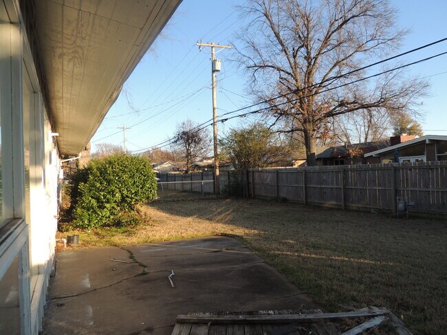 6552 E 27th Pl