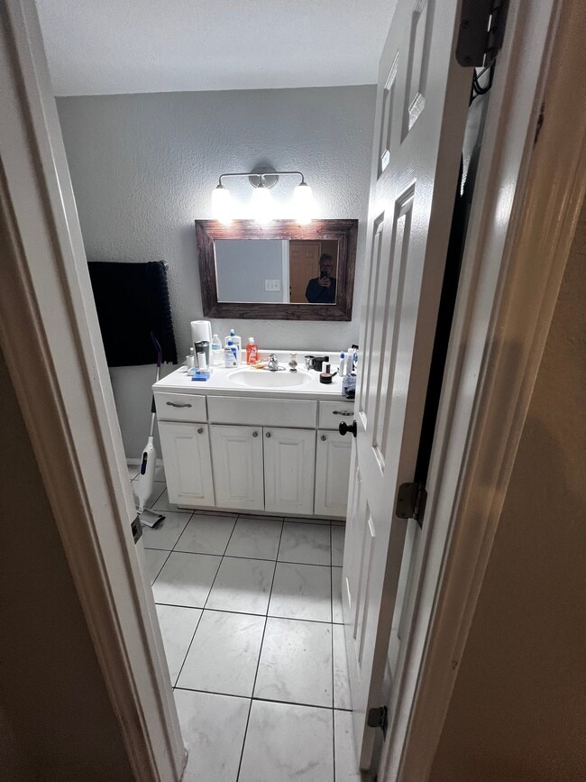 Photo - 2214 Lavern St Unidad B