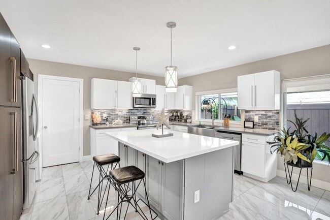 1236 NE 18th Ave