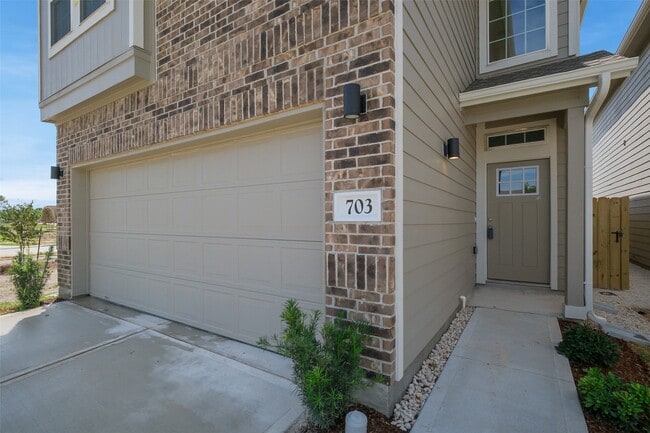 Photo - 703 Majestic Eagle Ct