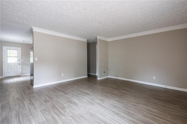 Photo - 467 Southern Way