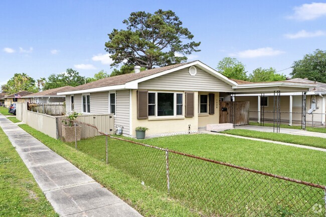 Building Photo - 1508 Weyer St Rental