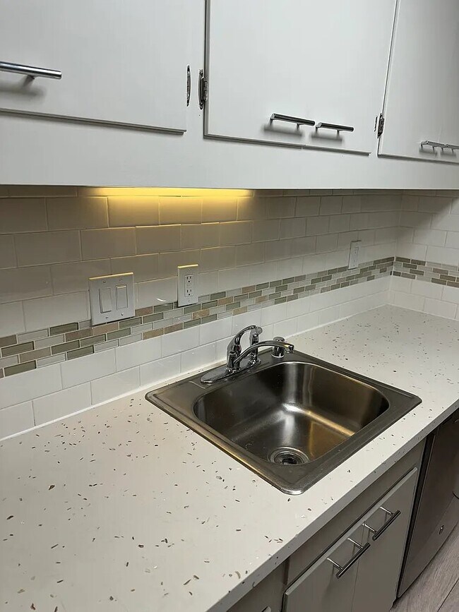 Photo - 1405 Oak Grove Ave Unit 106