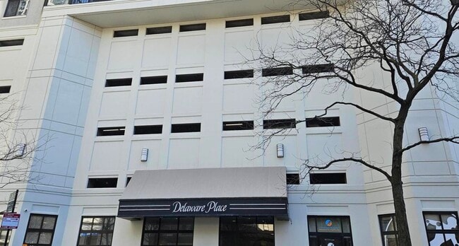 Building Photo - 33 W Delaware Pl Unit 20H