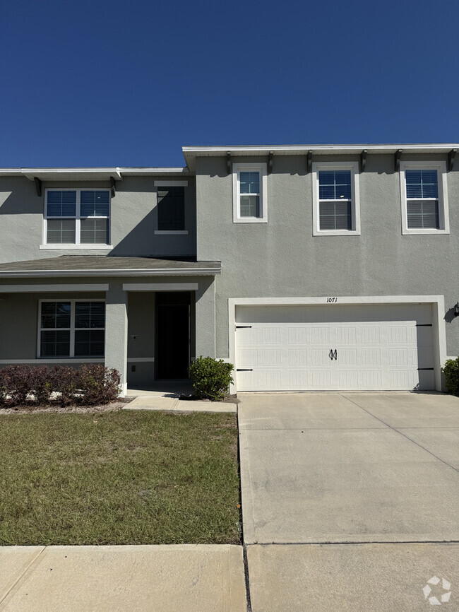 Building Photo - 5 Bedroom Beautiful Home