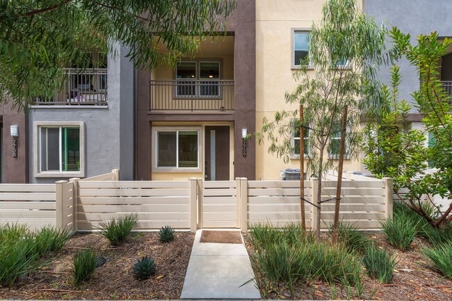 Building Photo - Newer townhome rental located in the gated One Seven Eight community!