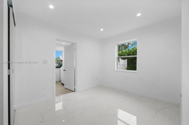 Photo - 524 NW 10th St