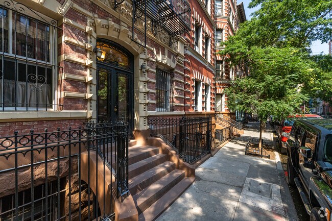 Photo - 214 W 16th St