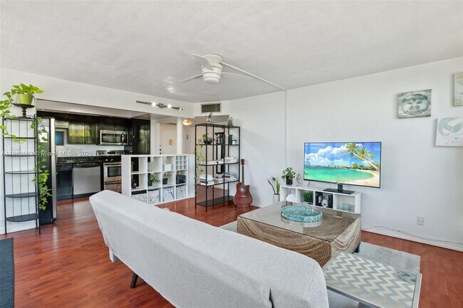 Photo - 2771 Taft St Unit 303