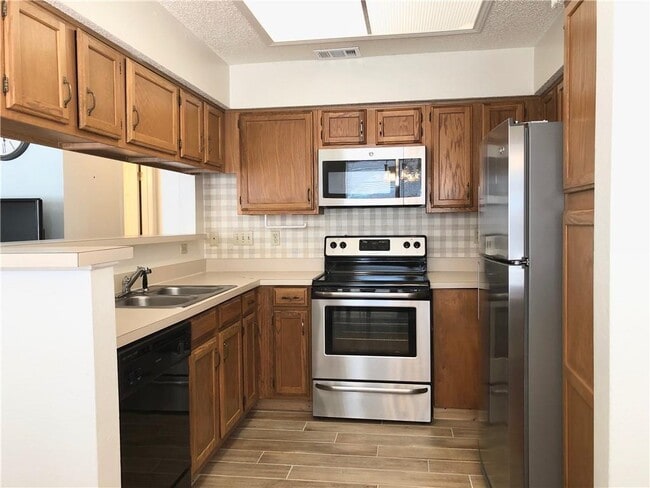 Photo - 915 W 23rd St