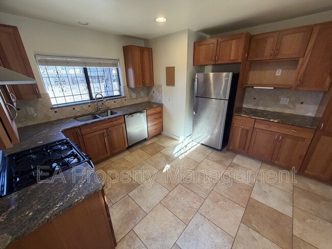 Photo - 921 Dartmouth Dr NE