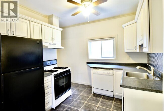 Photo - 1610 Hall Ave