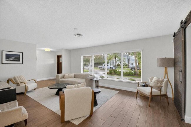 Photo - 650 SW 16th St