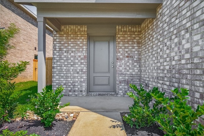 Building Photo - 16722 Spotted Oak Dr