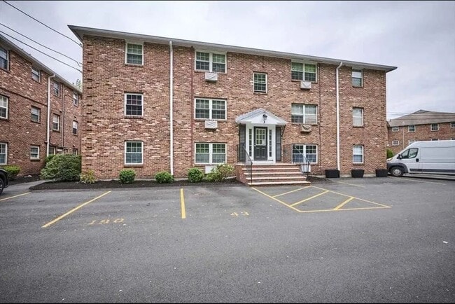 Building Photo - 3 Colonial Village Dr Unit 10