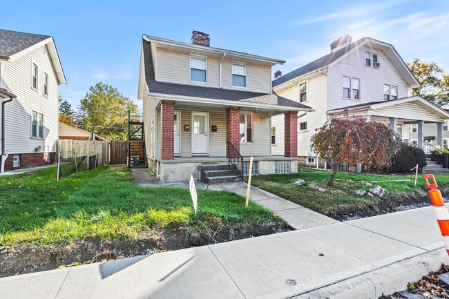 Building Photo - 2876 Indianola Ave