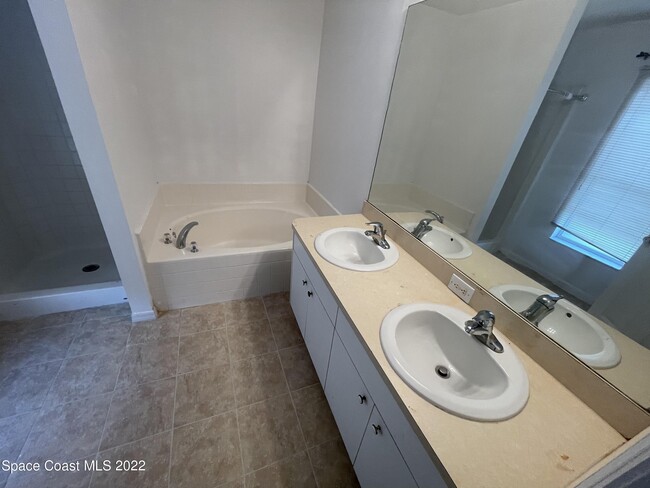 Photo - 1598 Degroodt Rd SW